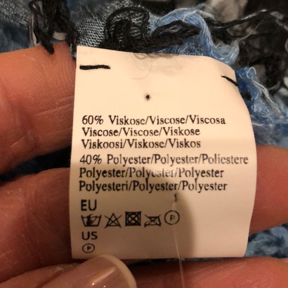 Pretty patterned scarf - Picture 5 of 6